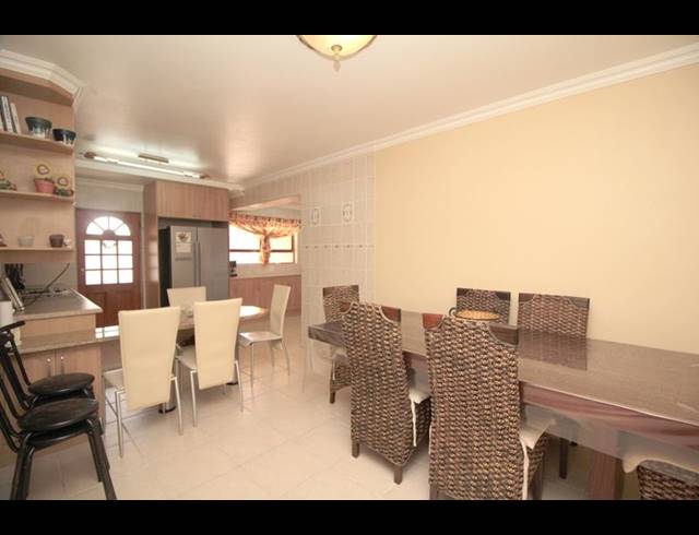 5 BEDROOM HOUSE FOR SALE IN FRAAIUITSIG